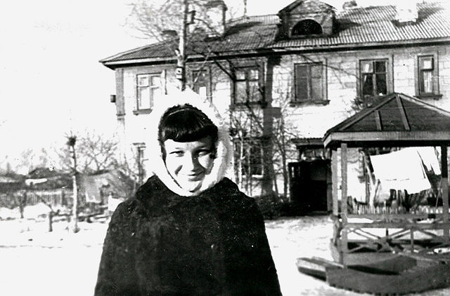 Во дворе дома ул. Кирова, 94. Весна, начало 70-х.