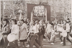 На фото СОШ № 2 на демонстрации. Конец 80-х